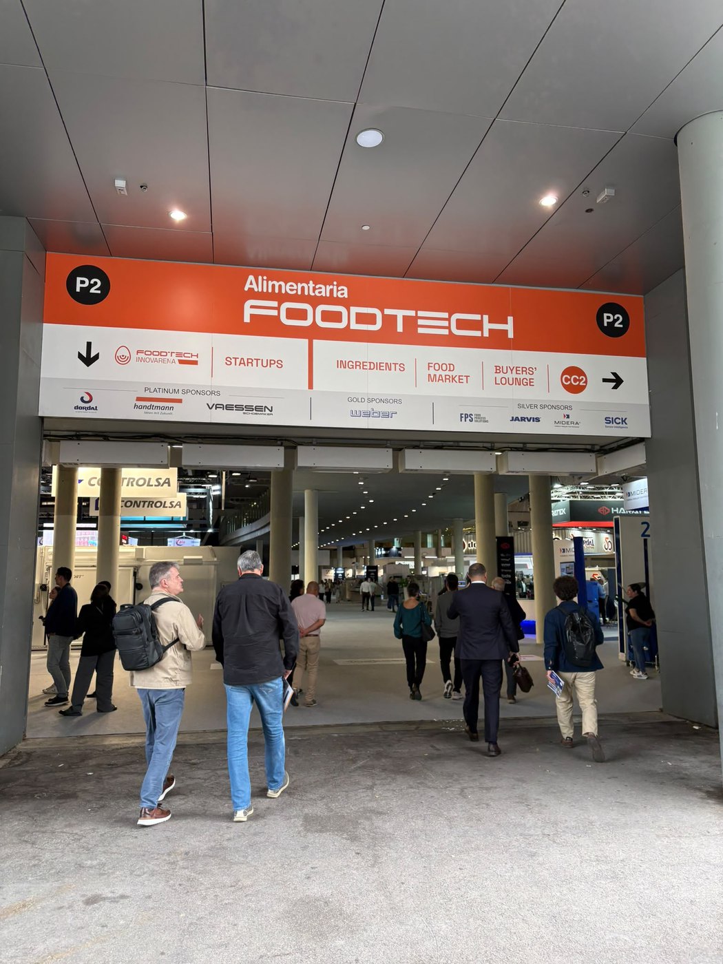 Acceso al pabellón 2 del recinto Gran Via de Fira de Barcelona con el rótulo de Alimentaria FoodTech